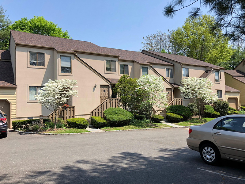 Tan house in Norwalk, CT with new roof installation by Riga Home Pro