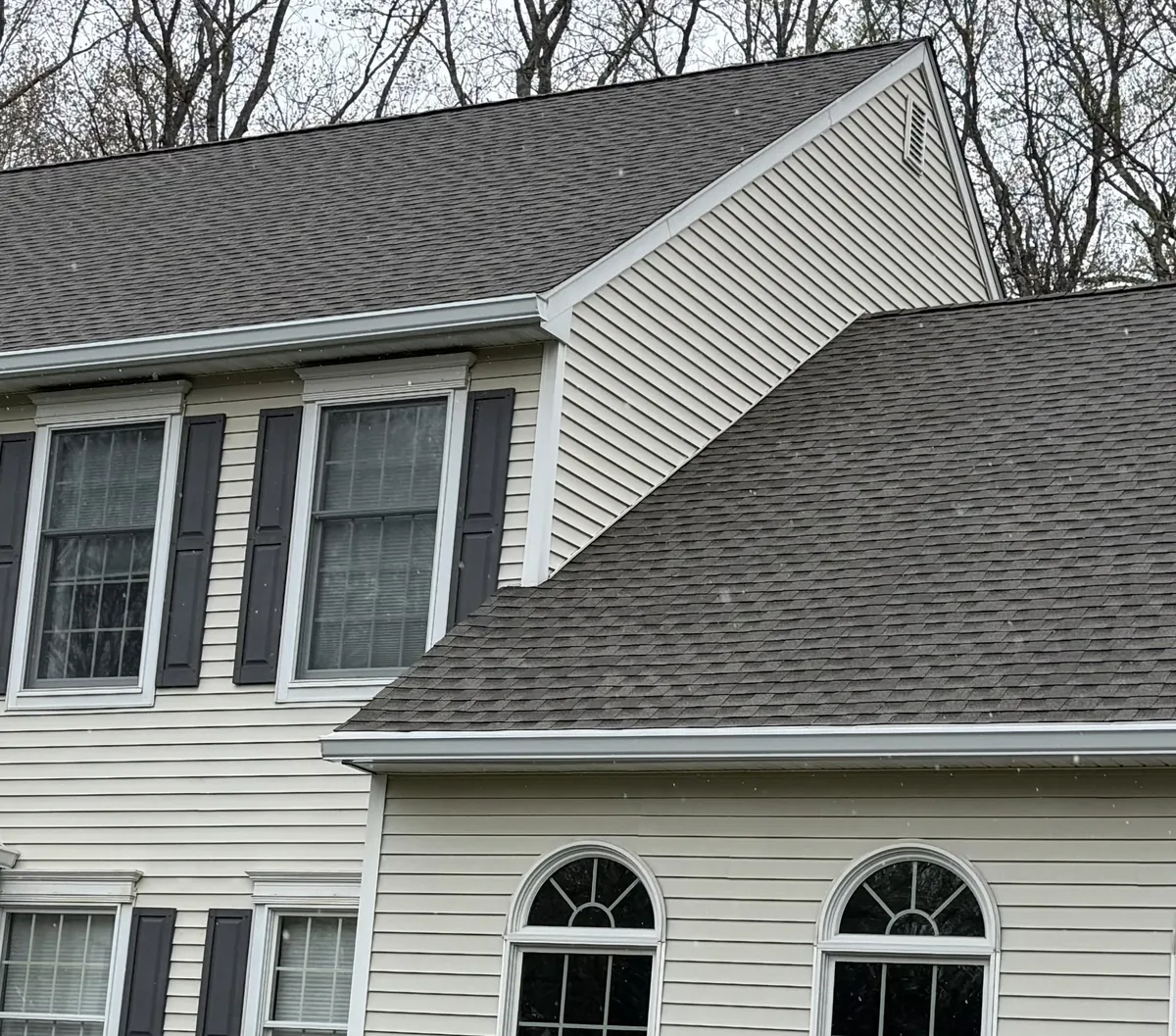 New roof and seamless gutters on a home in Redding, CT