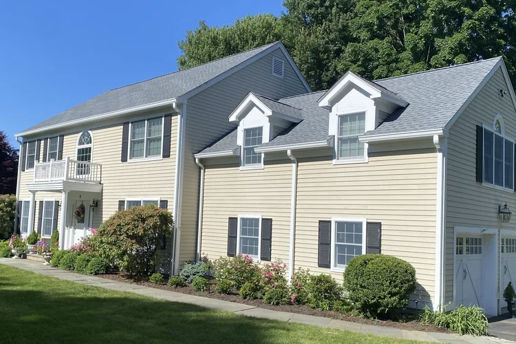 Completed roof replacement and seamless gutter installation in Norwalk, CT